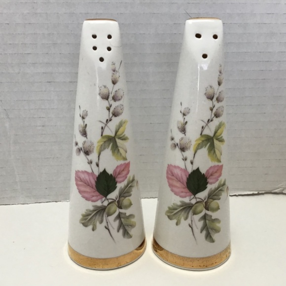 VINTAGE ROYAL STEWART BONE CHINA FLORAL SALT & PEPPER ENGLAND - Picture 2 of 7